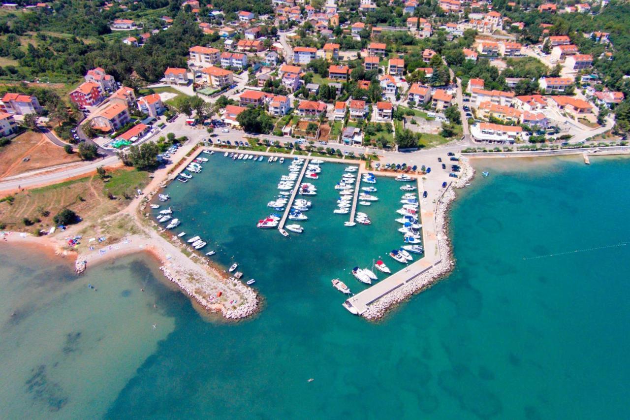 Apartments With A Parking Space Cizici, Krk - 15415 Malinska Kültér fotó